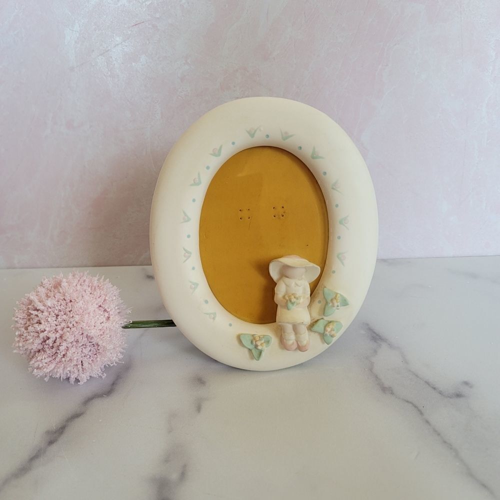 Bright touches Vintage 90s picture frame ceramic oval Victorian cottagecore